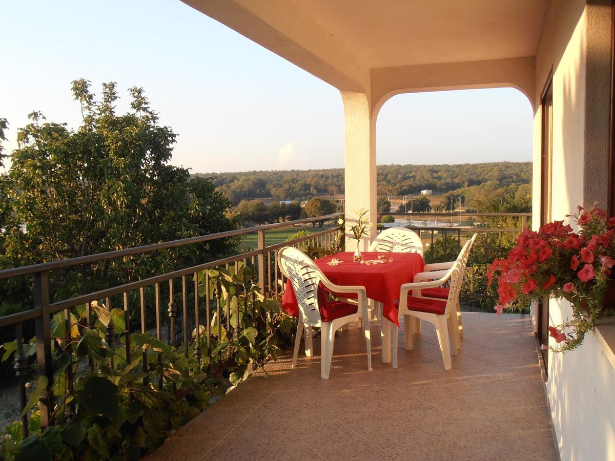 Apartments Coki Funtana Ngoại thất bức ảnh